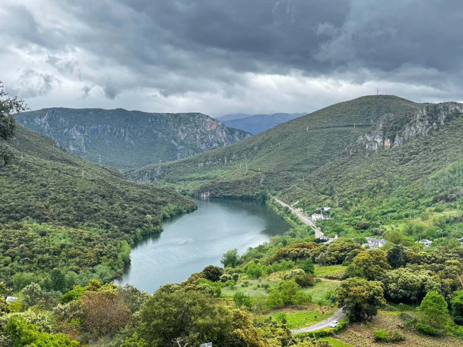Landschaft am Río Sil in Valdeorras